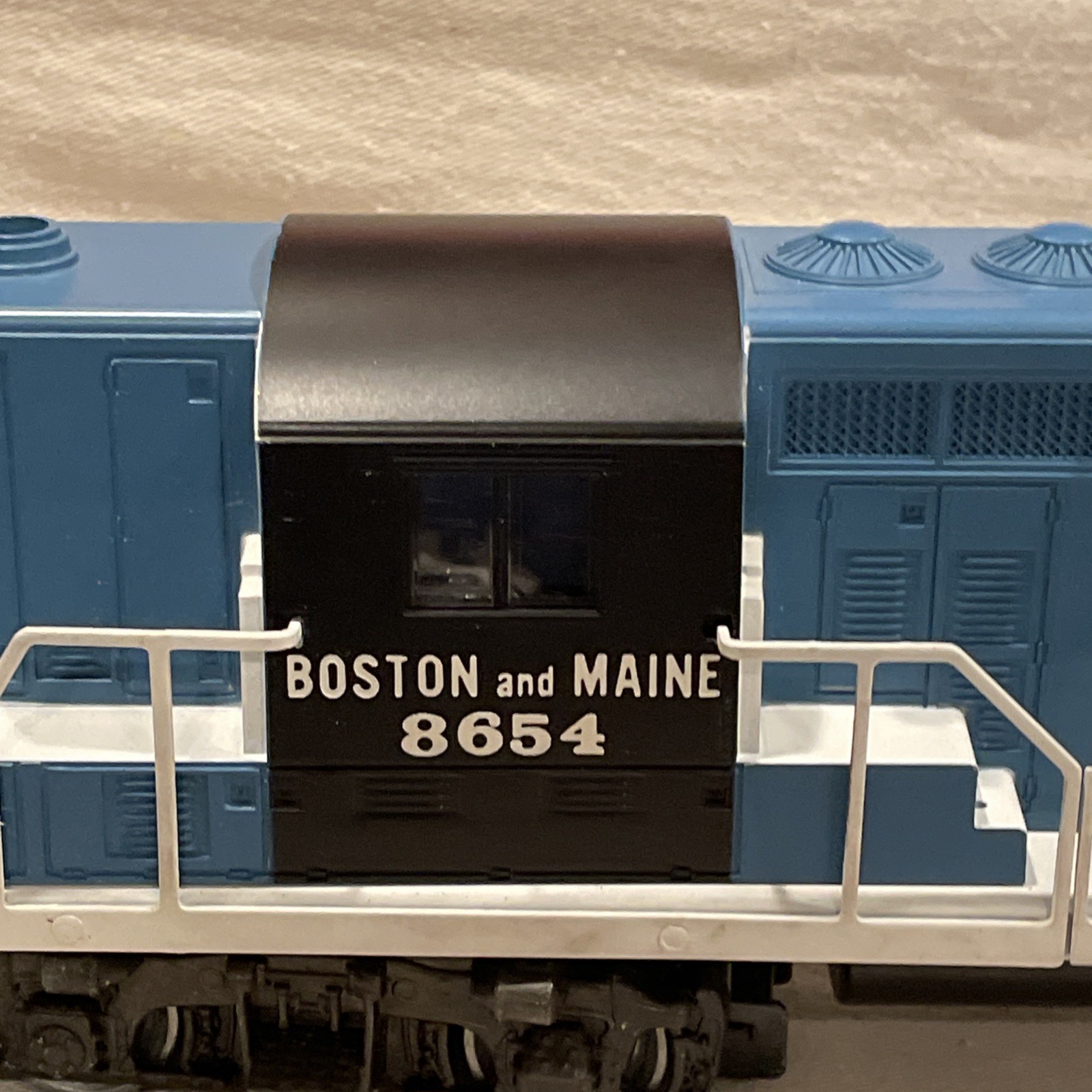 Lionel Boston & Maine GP-7 6-8654 O Gauge NICE!