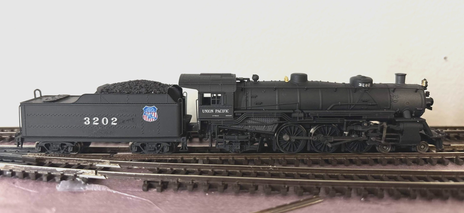 Broadway Limited N Scale 4-6-2 Light Pacific Paragon 4 DCC Sound Steam Loco