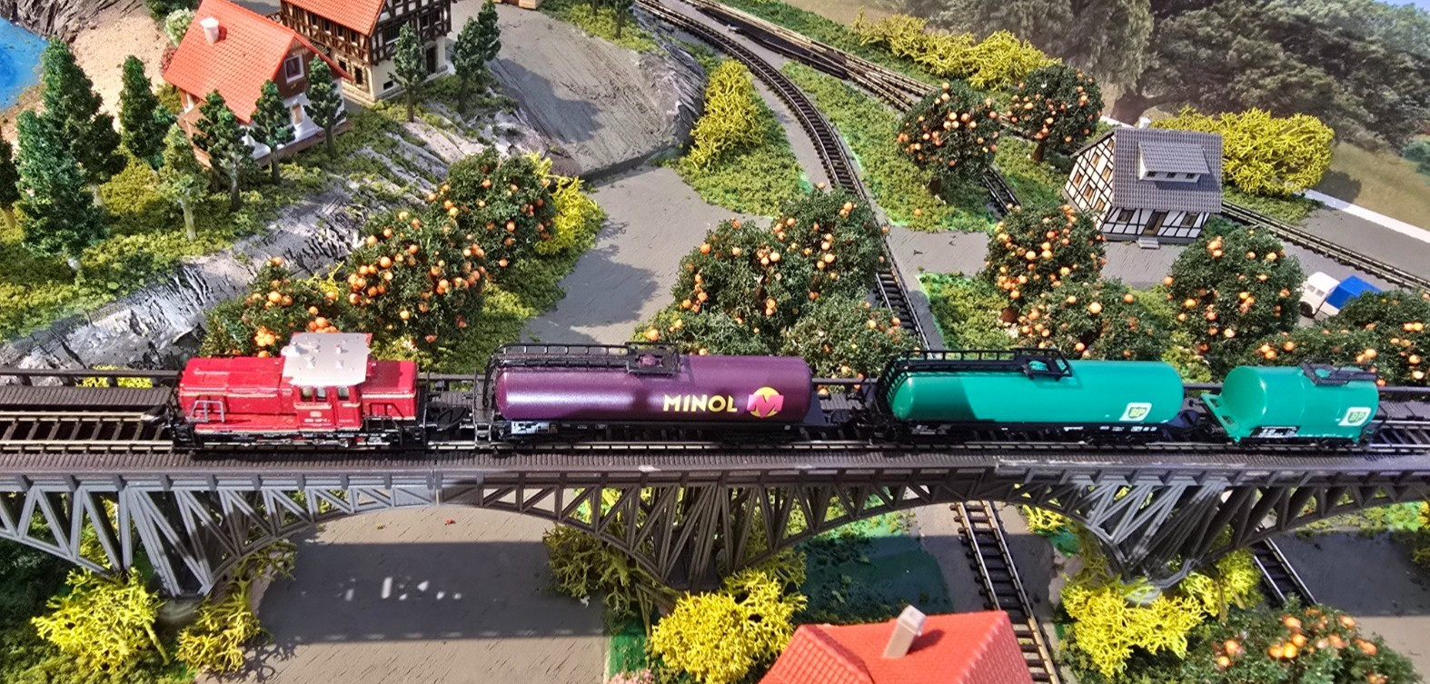 Z Scale Marklin Mini-Club # 8804 Diesel Switcher Locomotive Train Set, EX/Box
