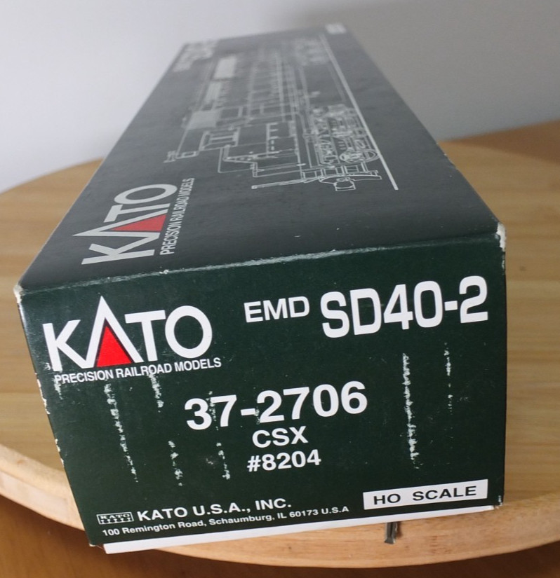 Kato 37-2706 HO gauge EMD SD40-2 CSX yellow grey and blue livery – no.8204