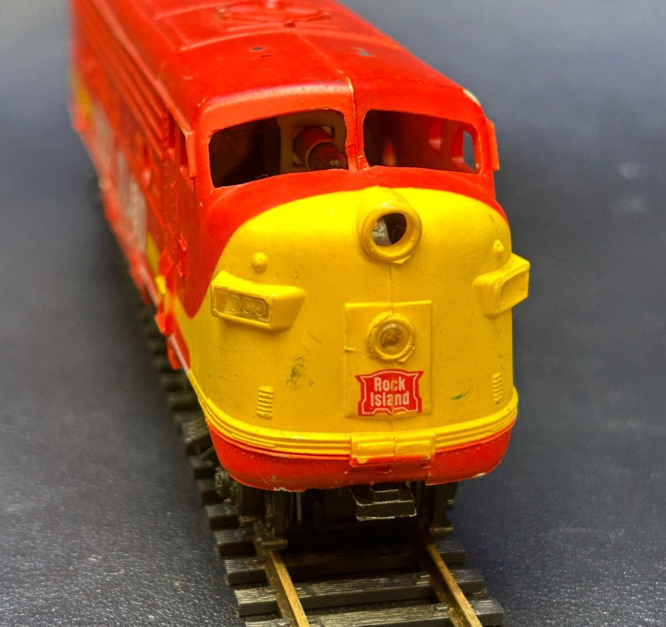 HO Powered Locomotive High Toque (8WD) in a Rock Island shell – WORKS, bin 1