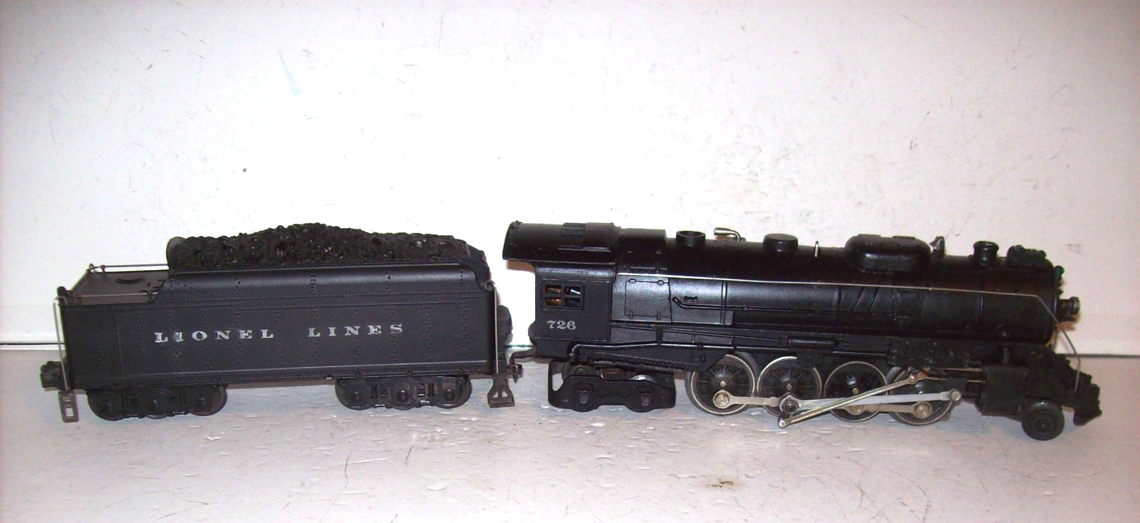 Lionel Postwar #726 Berkshire Steam Engine and #2426W Die Cast Tender