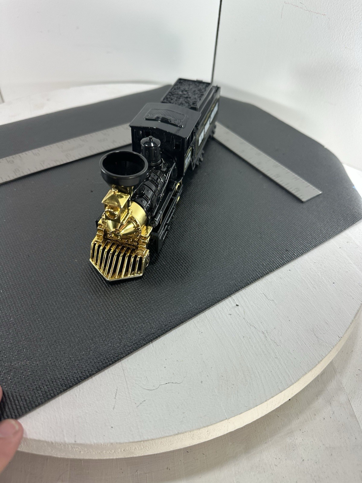 New York Central Classic Steam Engine Locomotive Train Black Gold Plastic