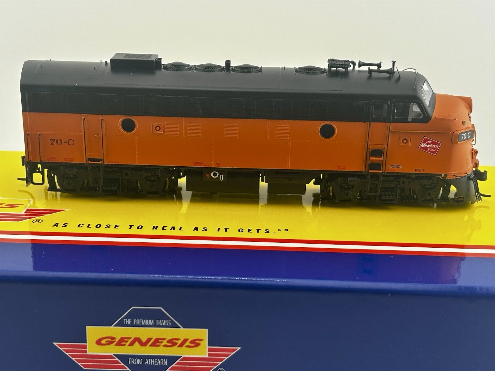 Athearn Genesis HO Milwaukee Road G22204 F-7A/F-7B Set Freight Locomotive