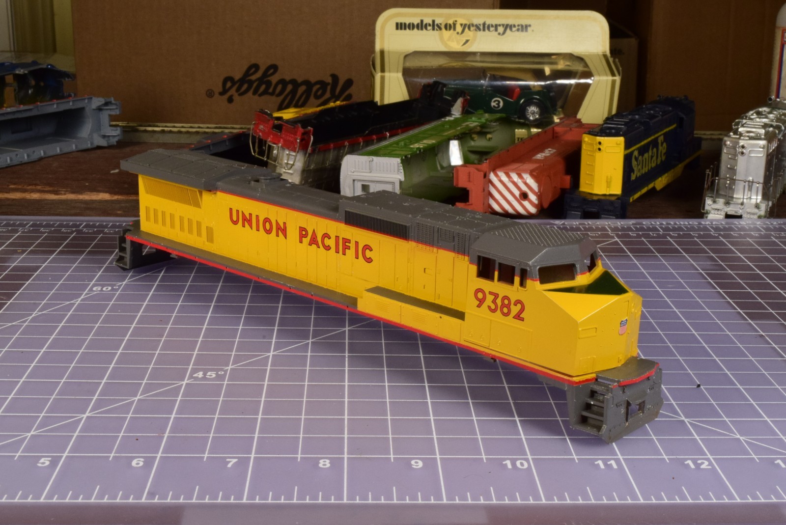 HO SHELL Union Pacific C40-8W DASH 8 cab 9382, no insert/railings SH5