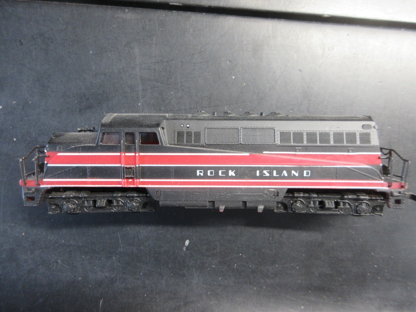 AHM ho ROCK ISLAND DIESEL LOCOMOTIVE DUMMY vintage LOT#35