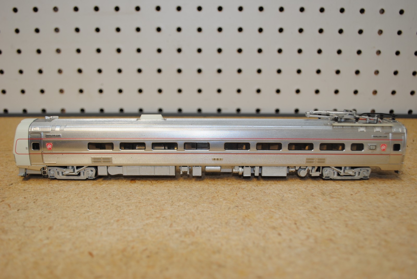 Walthers Proto 920-13823 Pennsylvania #881 Budd Metroliner EMU Parlor Car HO