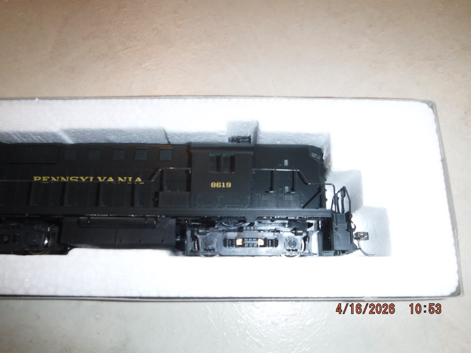 ATLAS (KATO BUILT) HO RS-11 PENNSYLVANIA DIESEL LOCOMOTIVE #8619 – NOS NEW!