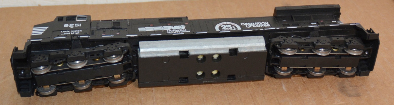 Athearn 02230 HO NS Operation Lifesaver C44-9W Diesel Locomotive # 9251 Box
