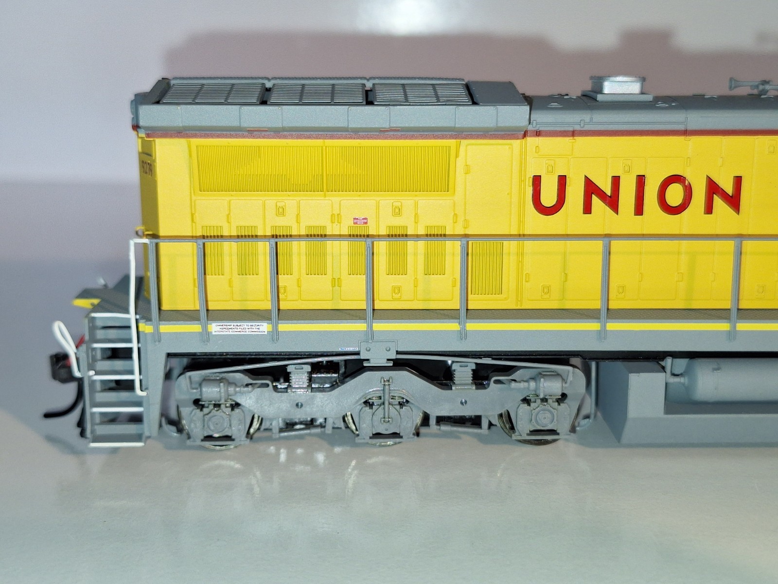 Atlas 9664 DCC & QSI Sound, Union Pacific Dash 8-40C. As New cond. HO scale.Box