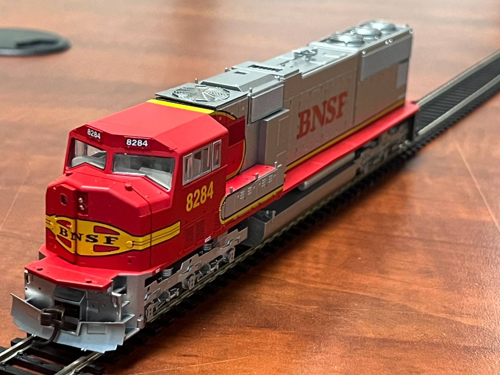 BNSF SD75I Locomotive – Rd# 8284 – Athearn Genesis (G6147) HO scale – NIB