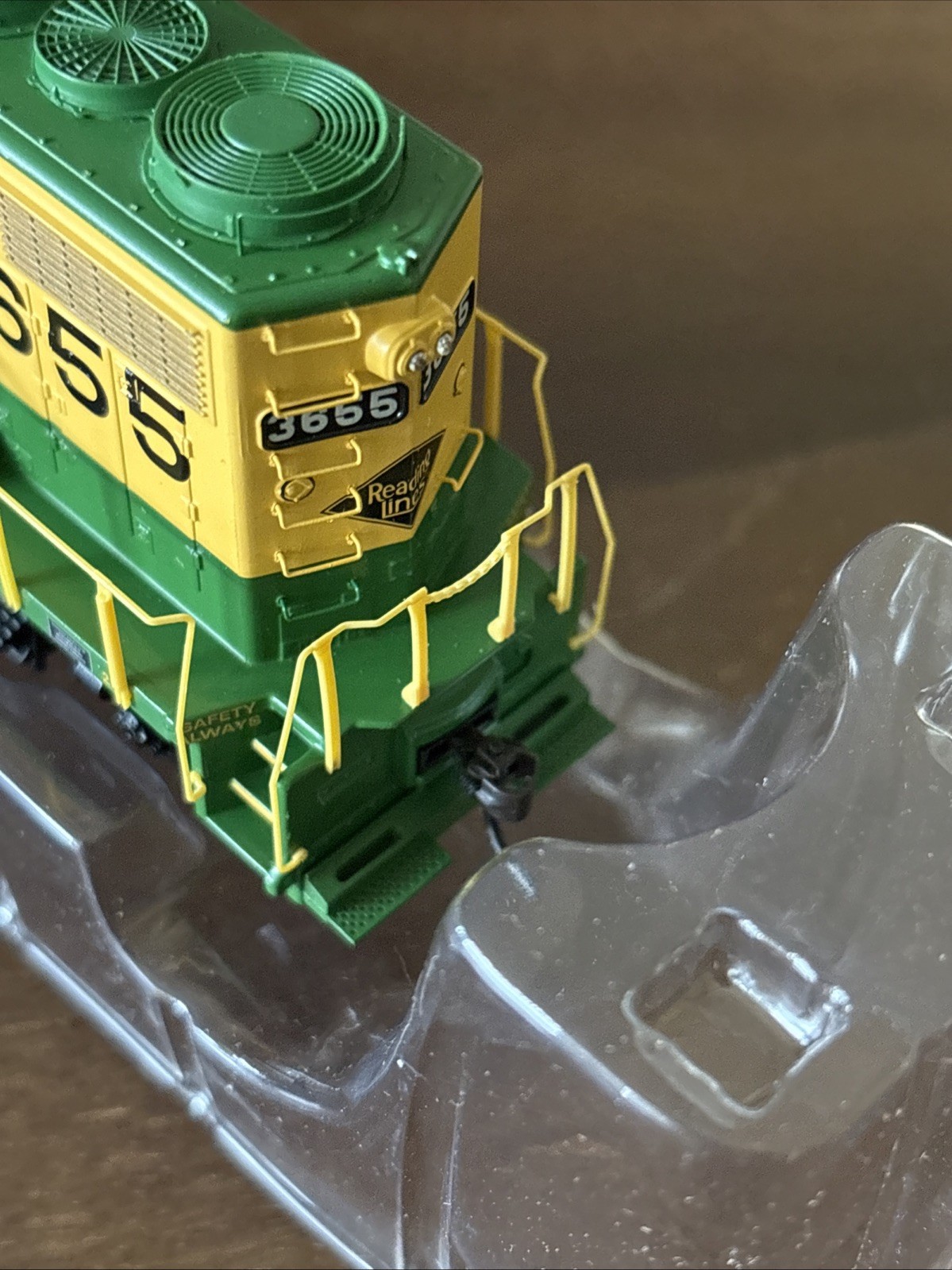 HO Scale Athearn RTR 91720 Reading Line GP35 Diesel Cab 3655 DCC