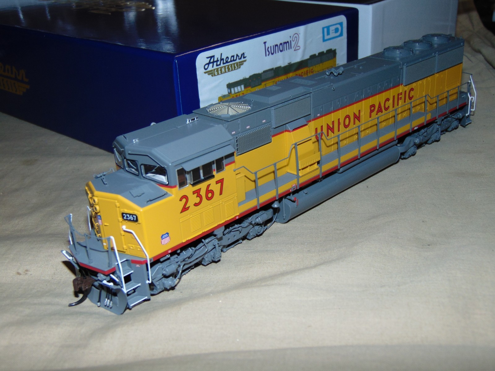 ATHEARN GENESIS HO 75635 UNION PACIFIC SD60M TRI CLOPS + DCC & SOUND -BRAND NEW