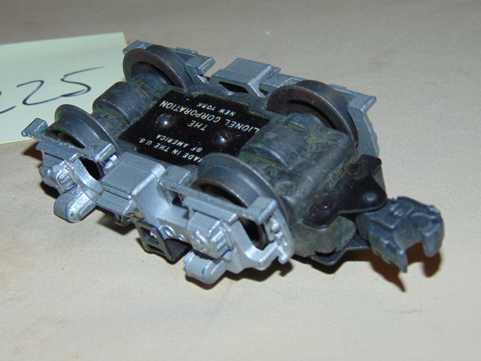LIONEL 2333 – 2343 SANTA FE F-3 PLAIN REAR PLAIN COUPLER TRUCK #225