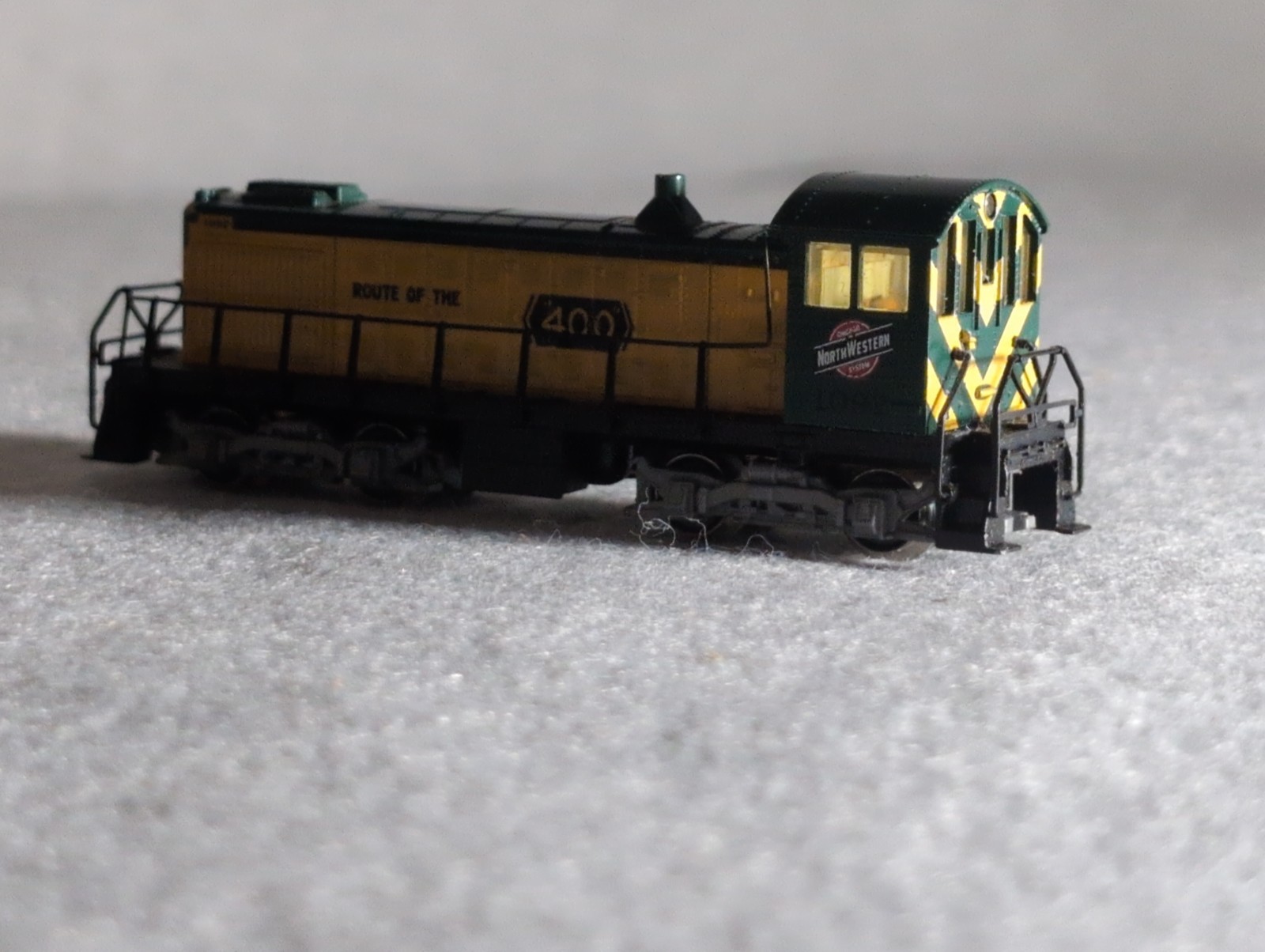 Arnold N Scale Burlington Route “Route of the 400” Switcher #1002 West Germany