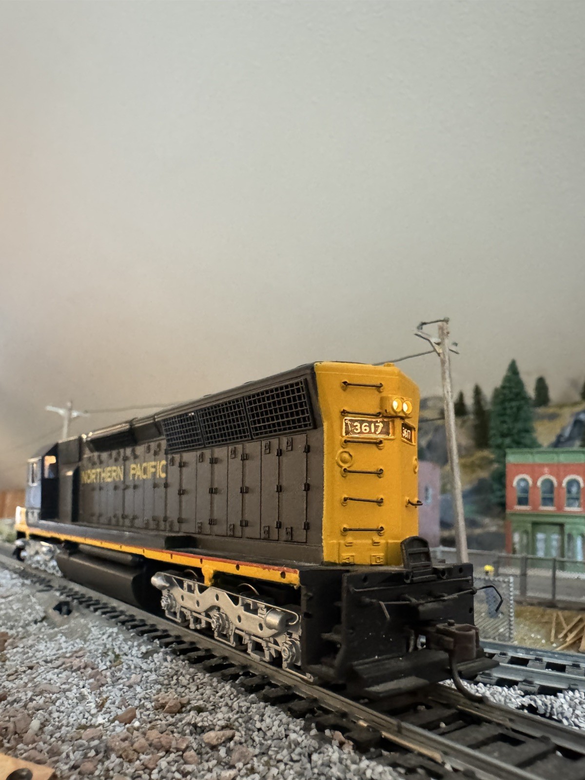 Bachmann 11625 – HO Scale EMD SD45 Northern Pacific 3617