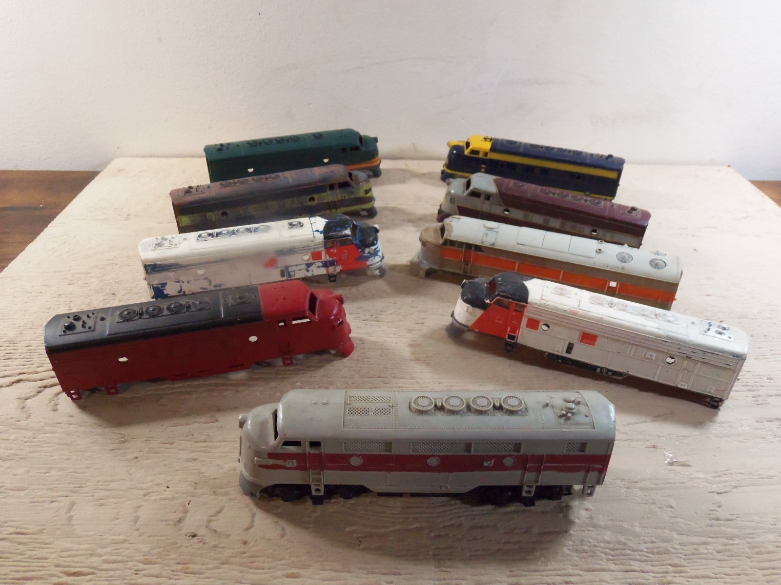 HO Lot of 9 Unmarked Locomotive Shells Parts Pieces