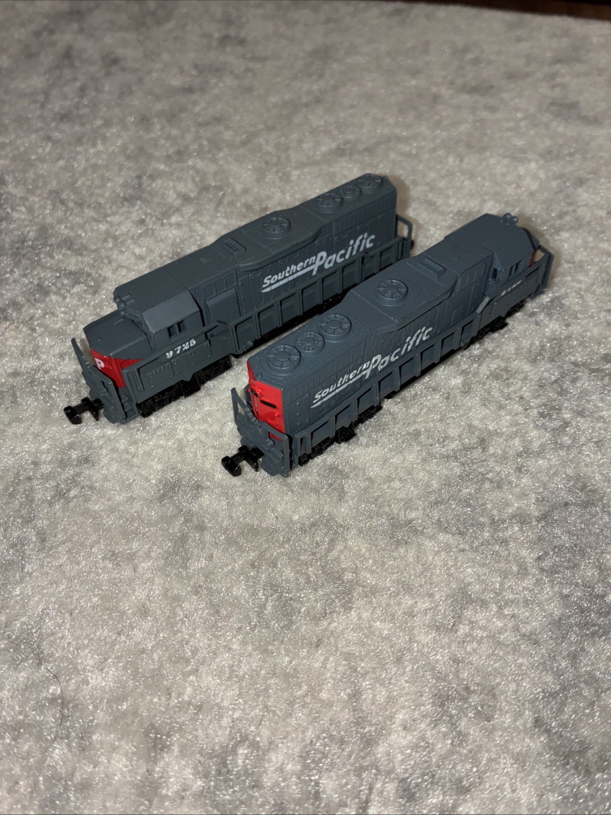 Two SOUTHERN PACIFIC- HIGH SPEED N SCALE, DUMMY, NON-POWERED LOCAMOTIVE NO. 9725