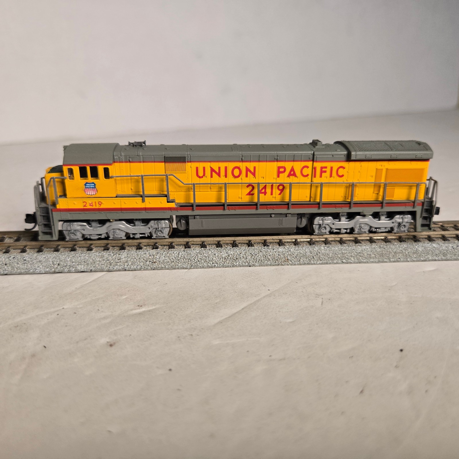 Kato 176-30C N Scale Union Pacific GE C30-7 Loco. Runs. Japan.