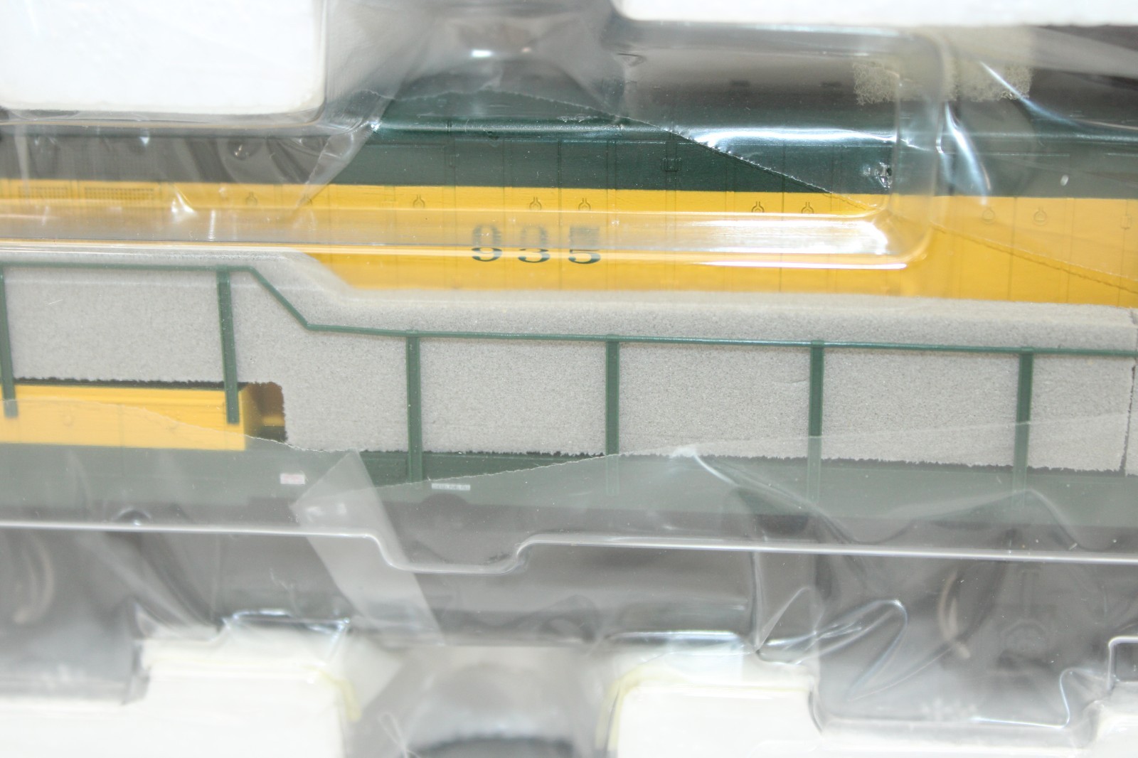 Atlas Silver HO Scale C&NW Chicago North Western GE U30C Locomotive #935 NOS