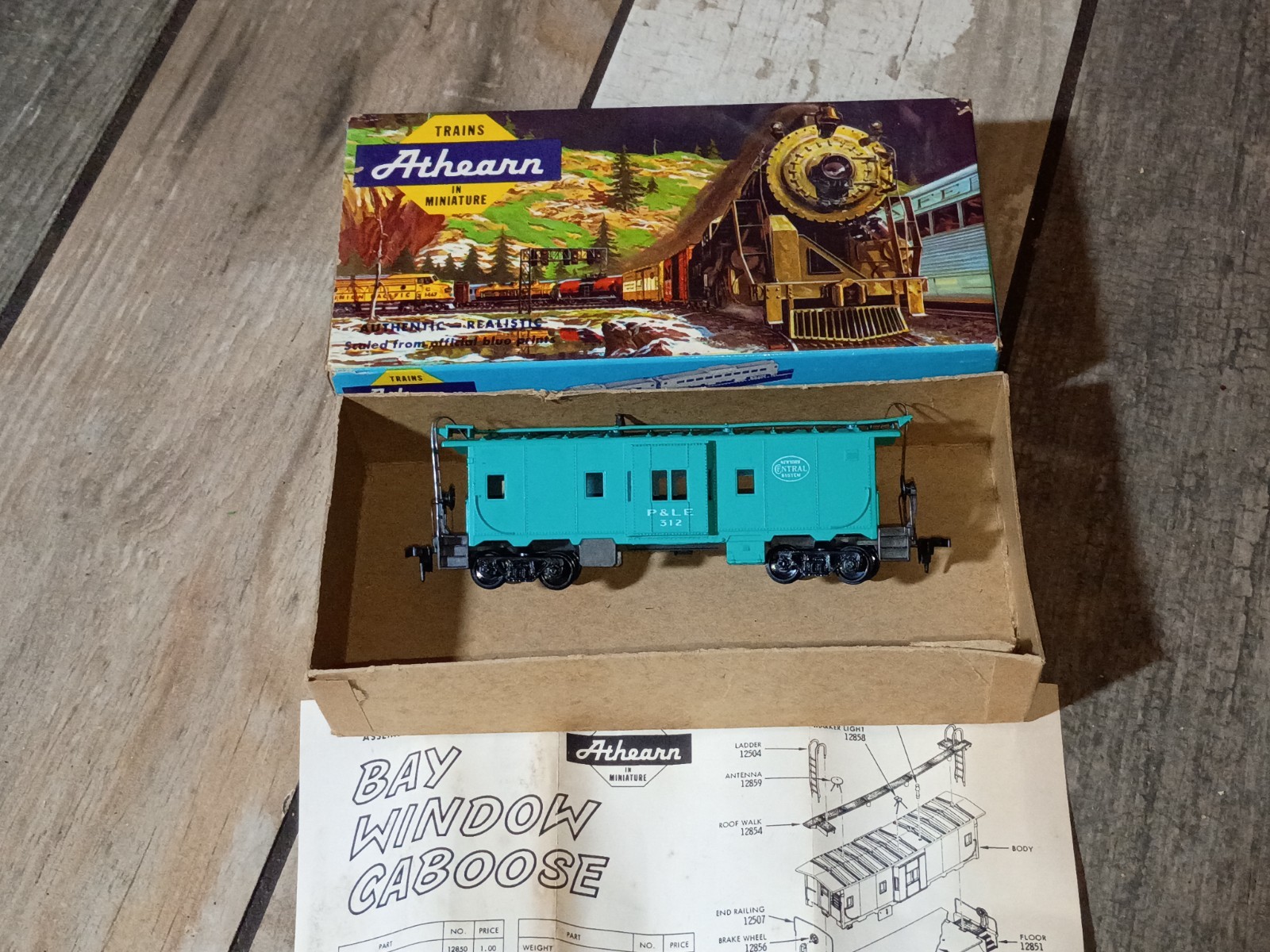 Vtg Athearn HO New York Central Bay Window Caboose 1291 w/Box Estate Train