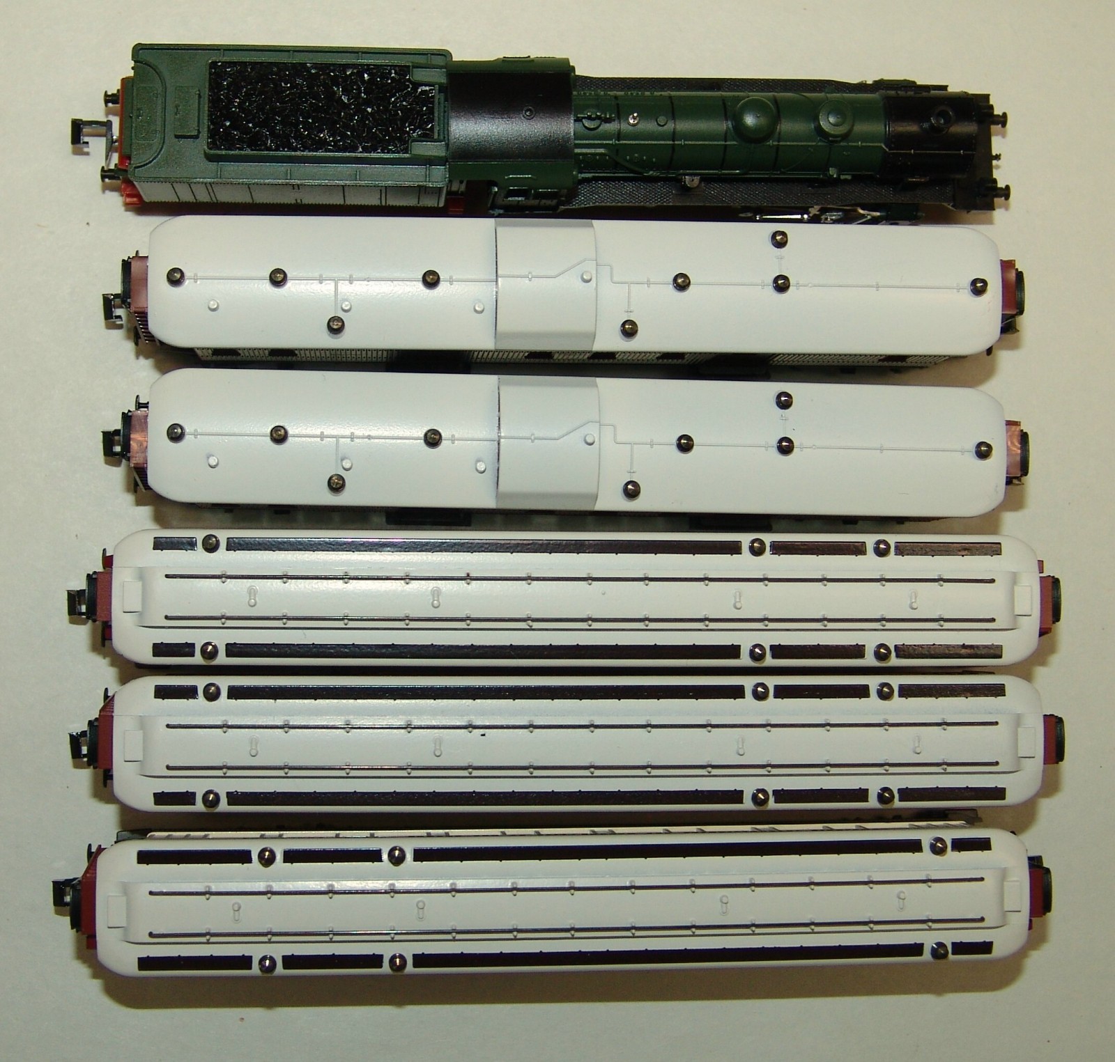 MINITRIX N SCALE 1017 ORIENT EXPRESS 5 CAR PASSENGER SET WITH 2-6-0 (L