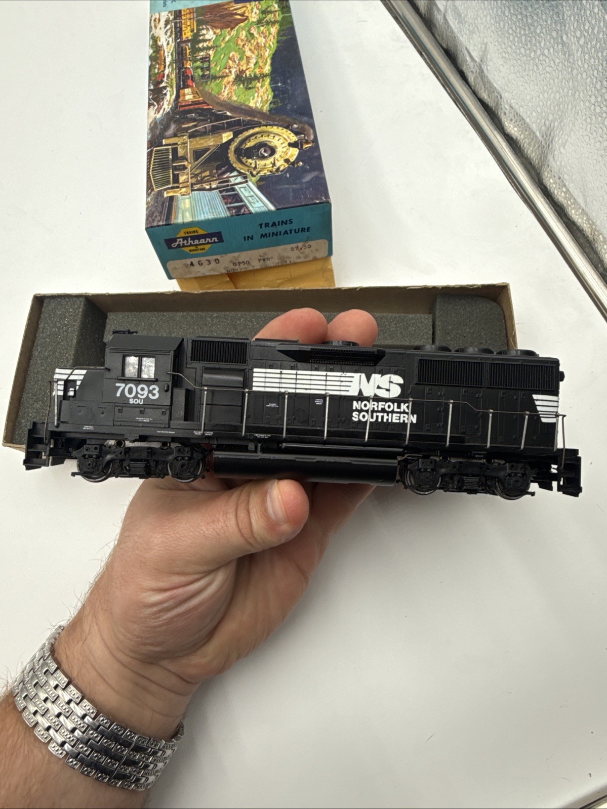 ATHEARN 4630 HO SCALE NORFOLK SOUTHERN GP50 POWERED DIESEL LOCOMOTIVE #7093