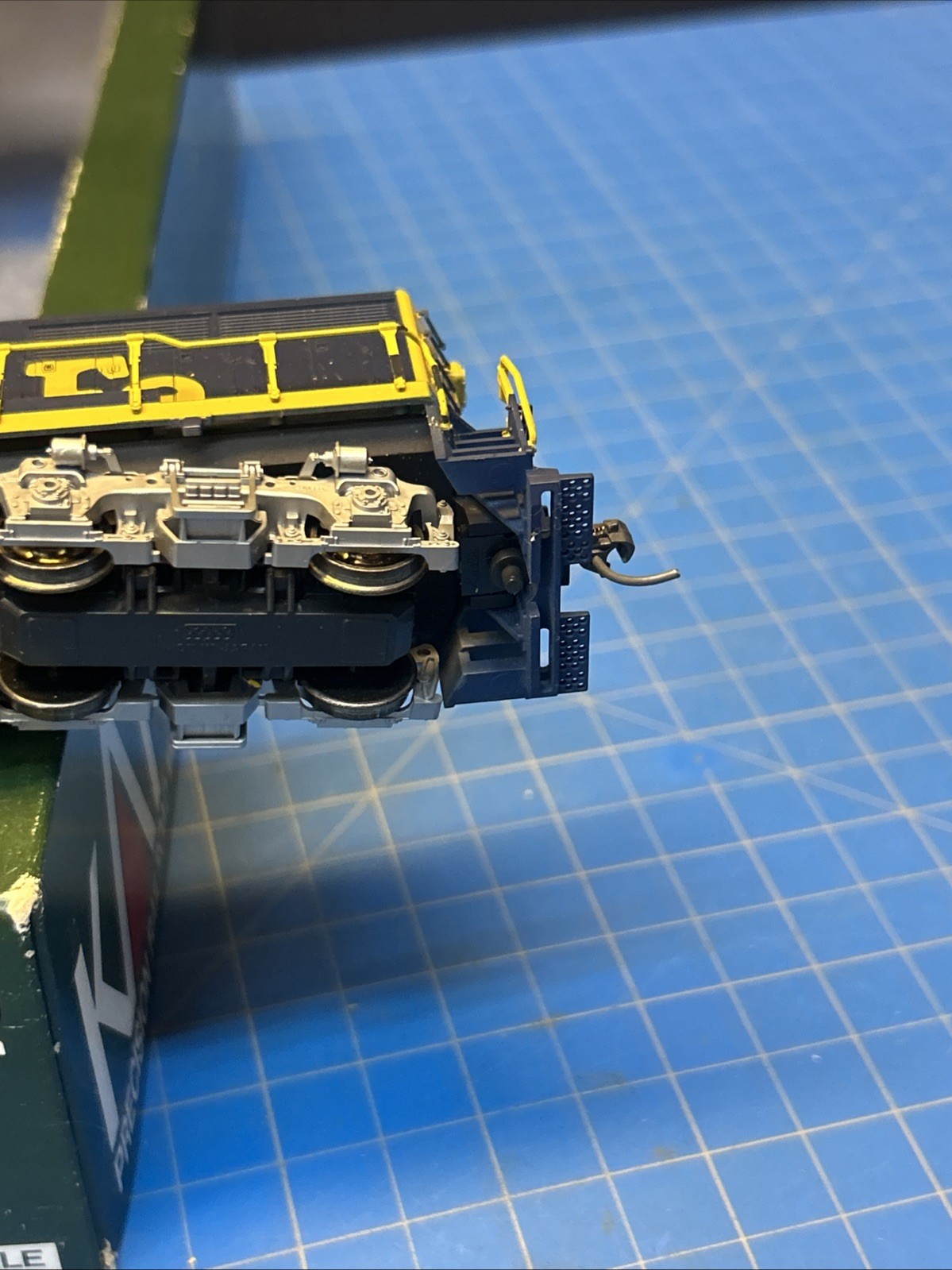 HO KATO 37-022 EMD GP35 PHASE 1a SANTA FE # 2825