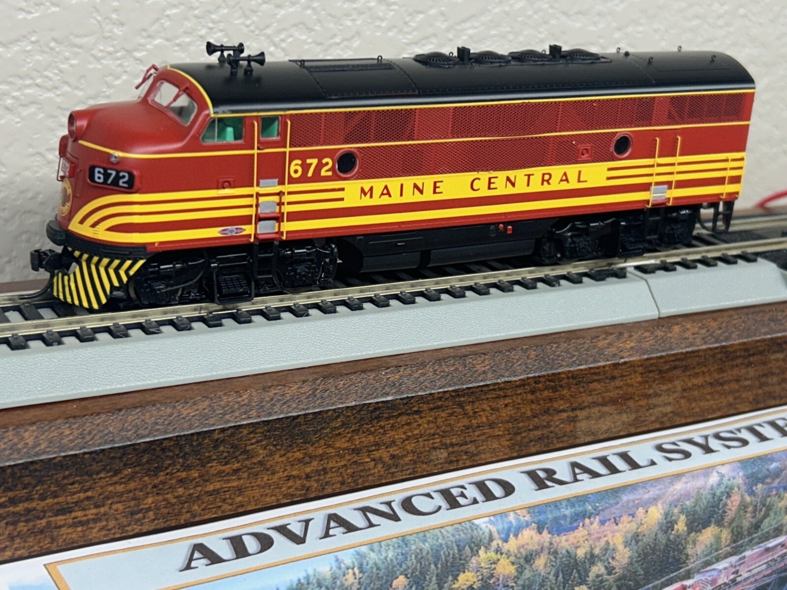 MAINE CENTRAL 672 EMD F3A LOCO – FACTORY DC/DCC / QUANTUM SOUND HO Scale NEW OOP