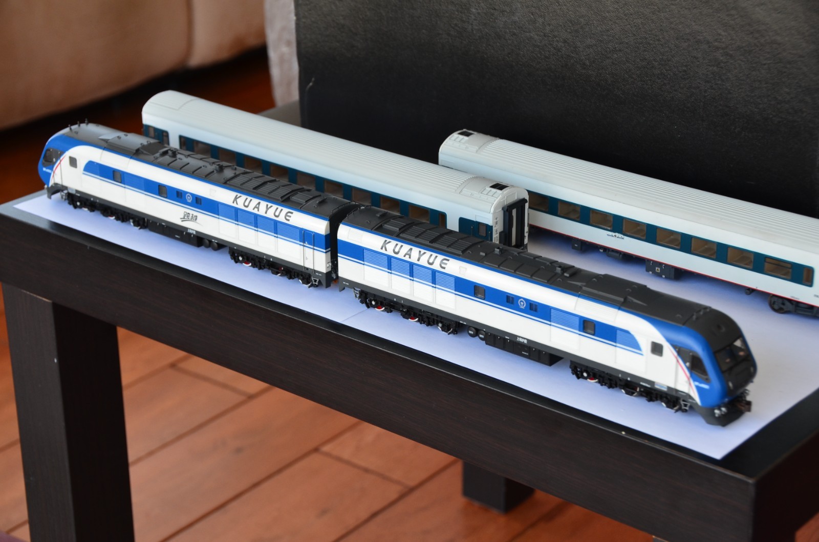 BACHMANN CHINA RAILWAY DF11G + BSP 25T Coach SET ULTRA RARE