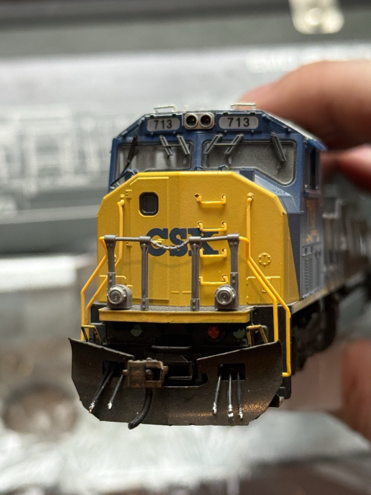 Kato HO Scale EMD SD70MAC CSX 713 YN2 – Lightly Weathered