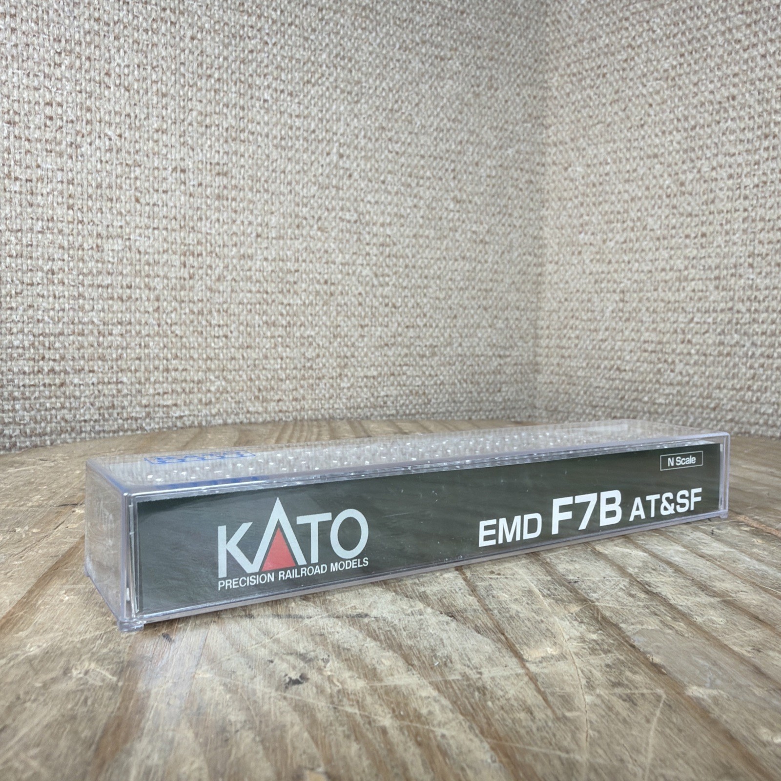 KATO 176-2215 ATSF Santa Fe Yellowbonnet Freight EMD F7B Diesel N Scale