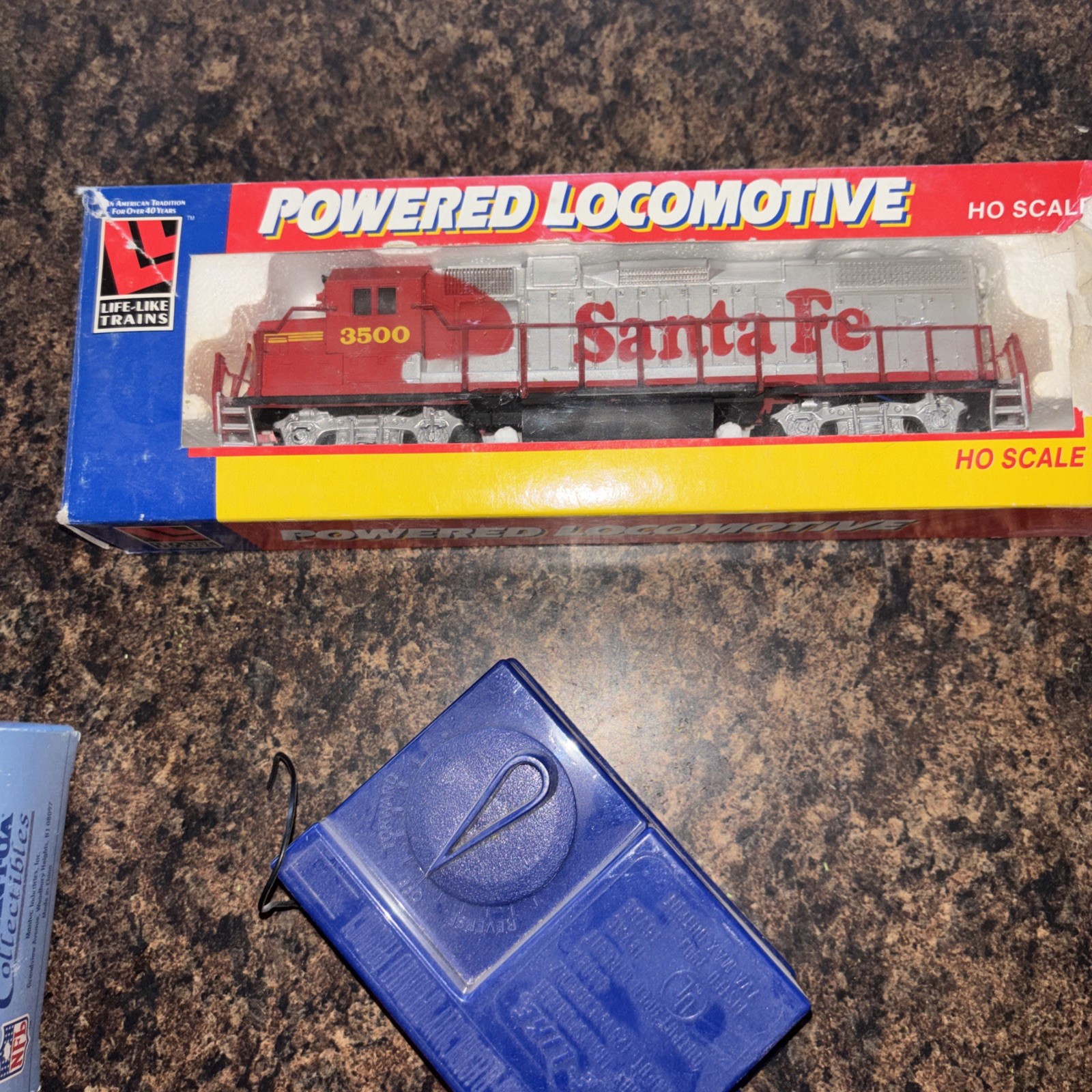 Life Like Trains HO Scale Electric Locomotive freight Car Caboose LOT￼