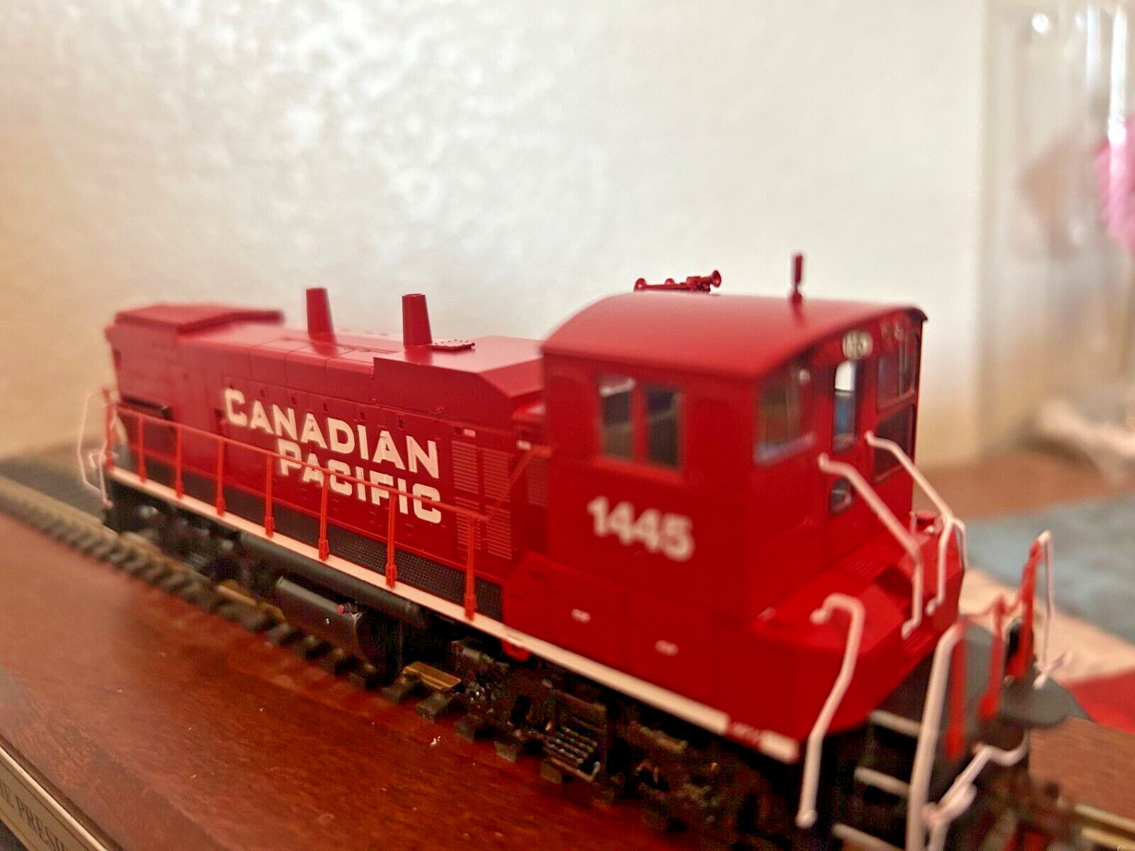 CANADIAN PACIFIC MP15ac SWITCH LOCO – DC/DCC Ready – HO Scale -“GENESIS” NEW OOP
