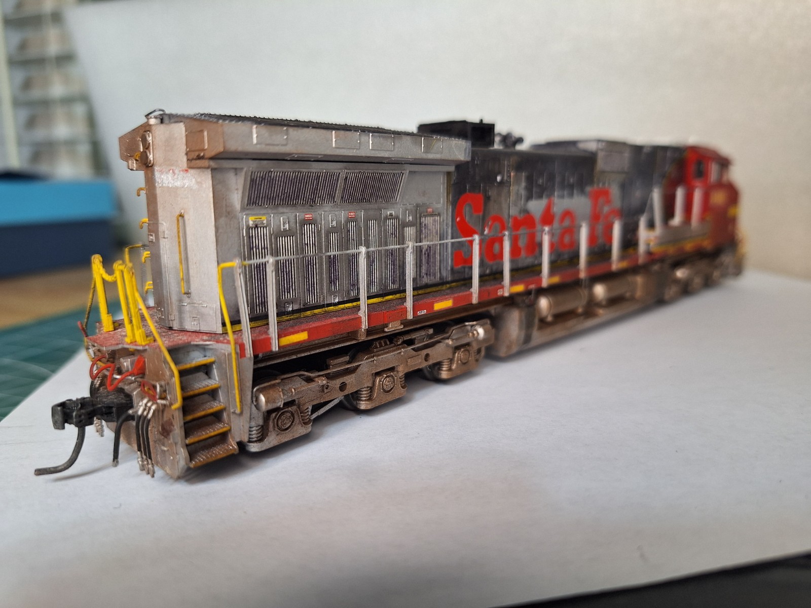 HO-Scale MTH DASH 9-44CW. ATSF 4411 (Fantasy Paint) #80-2287-0