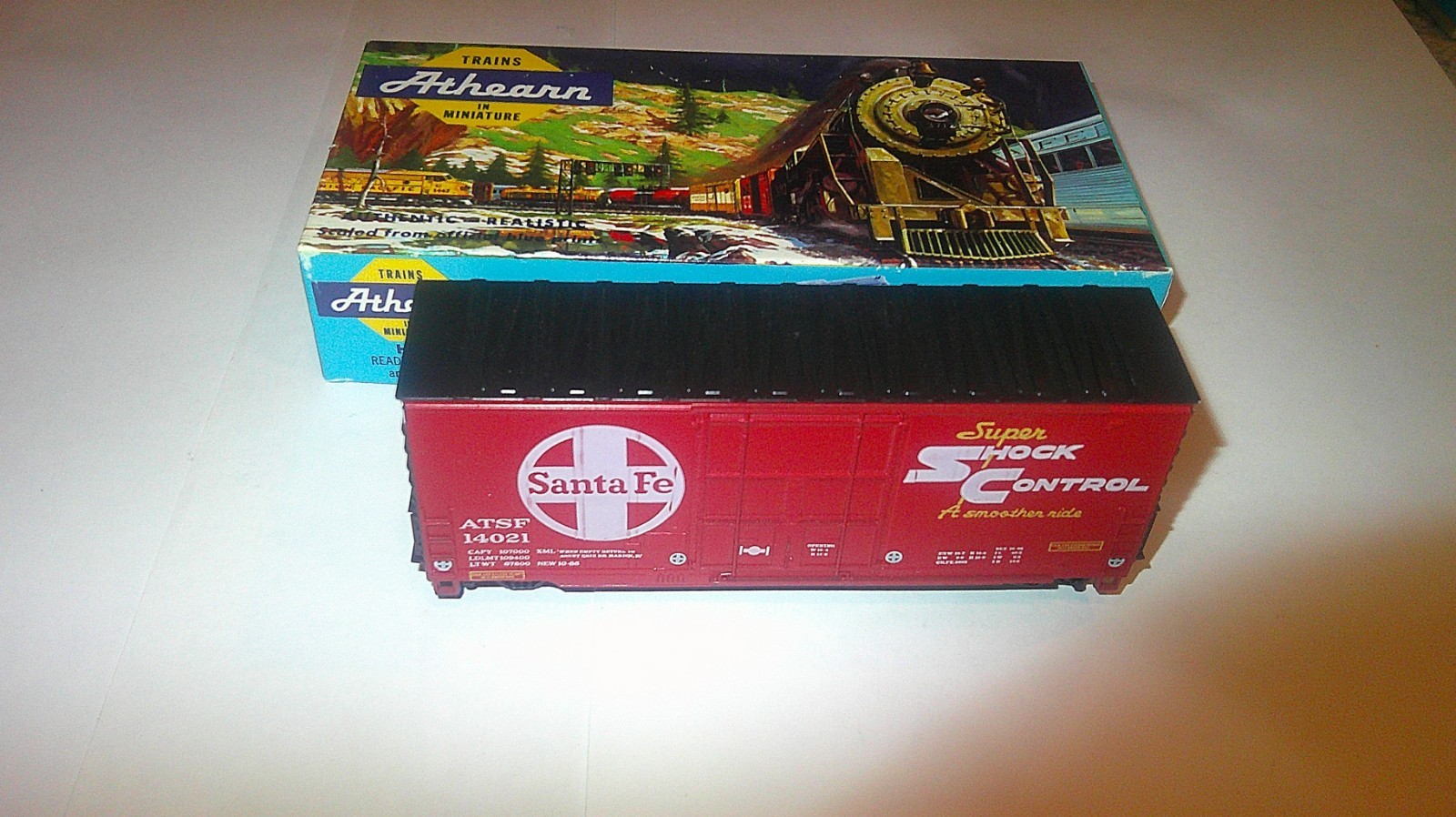 Athearn-Trains in Miniature-Stock Car-Santa Fe w/Box