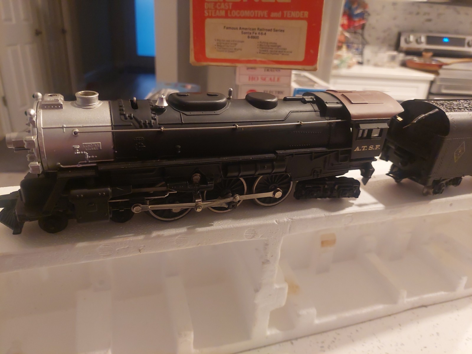Lionel #8900 Santa Fe 4-6-4