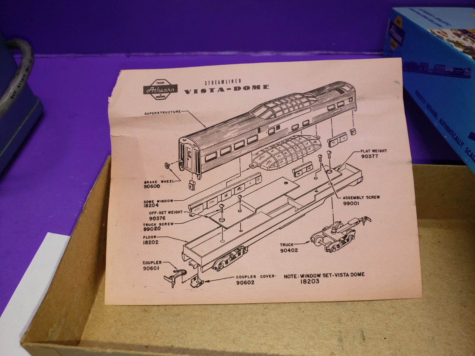 N P RAILWAY EXPRESS SL Vista Dome CAR 500 Athearn HO Northern Pacific With Box