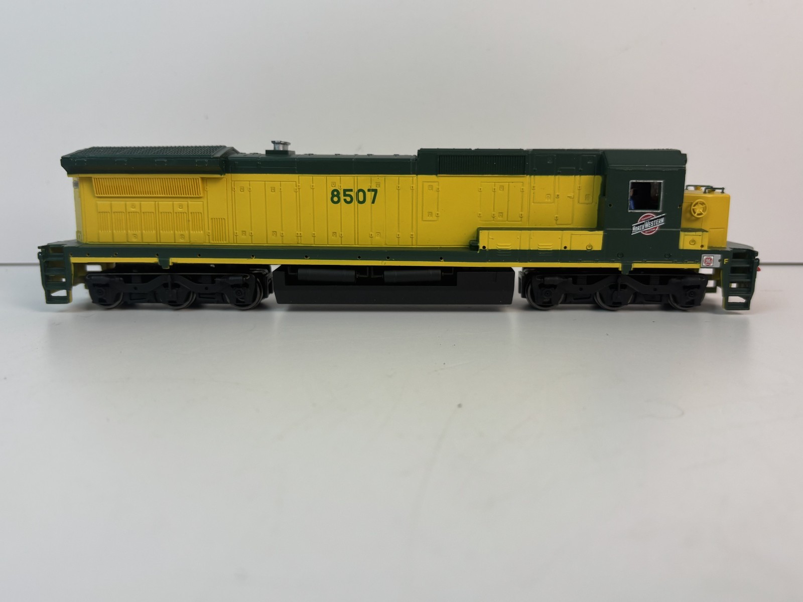 Bachmann Spectrum GE Dash 8‑40C Diesel Locomotive C&NW 8507 HO Item 85022 LNIB
