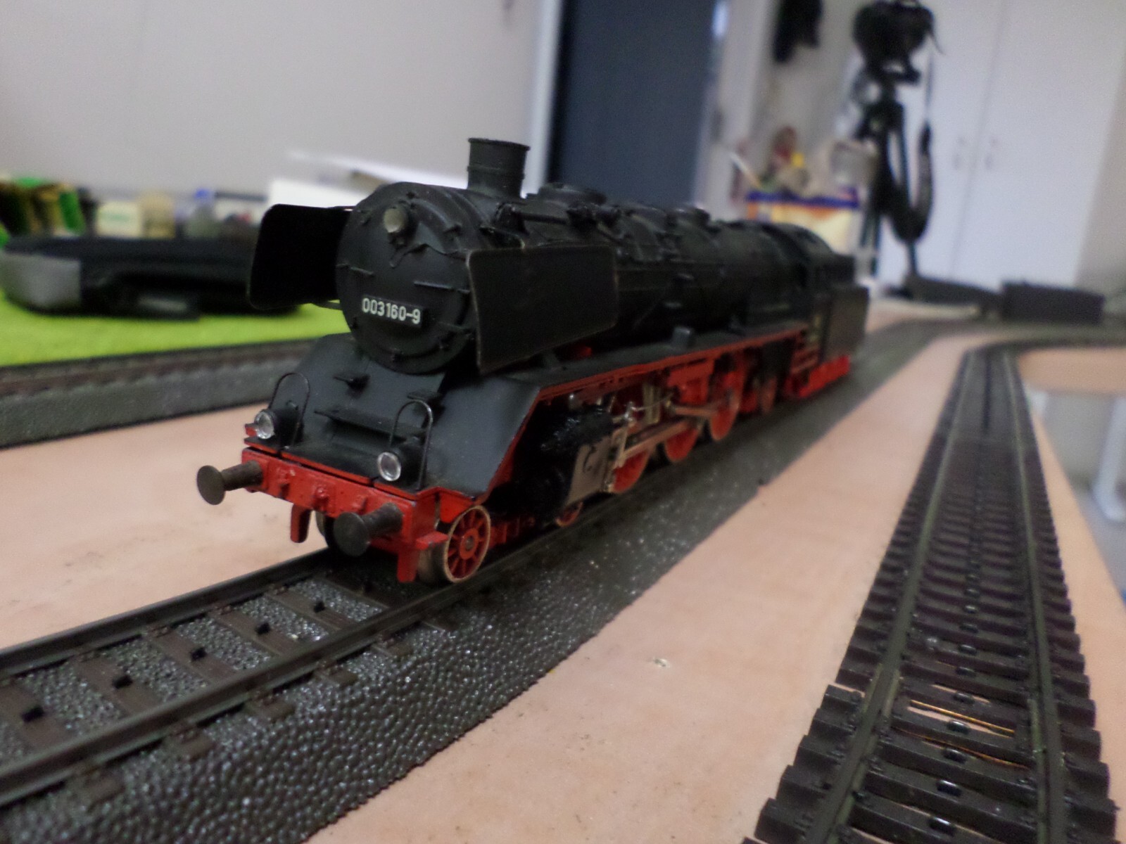 Marklin 3085 HO Steam Locomotive with Tender, 3 Rail, Analogue