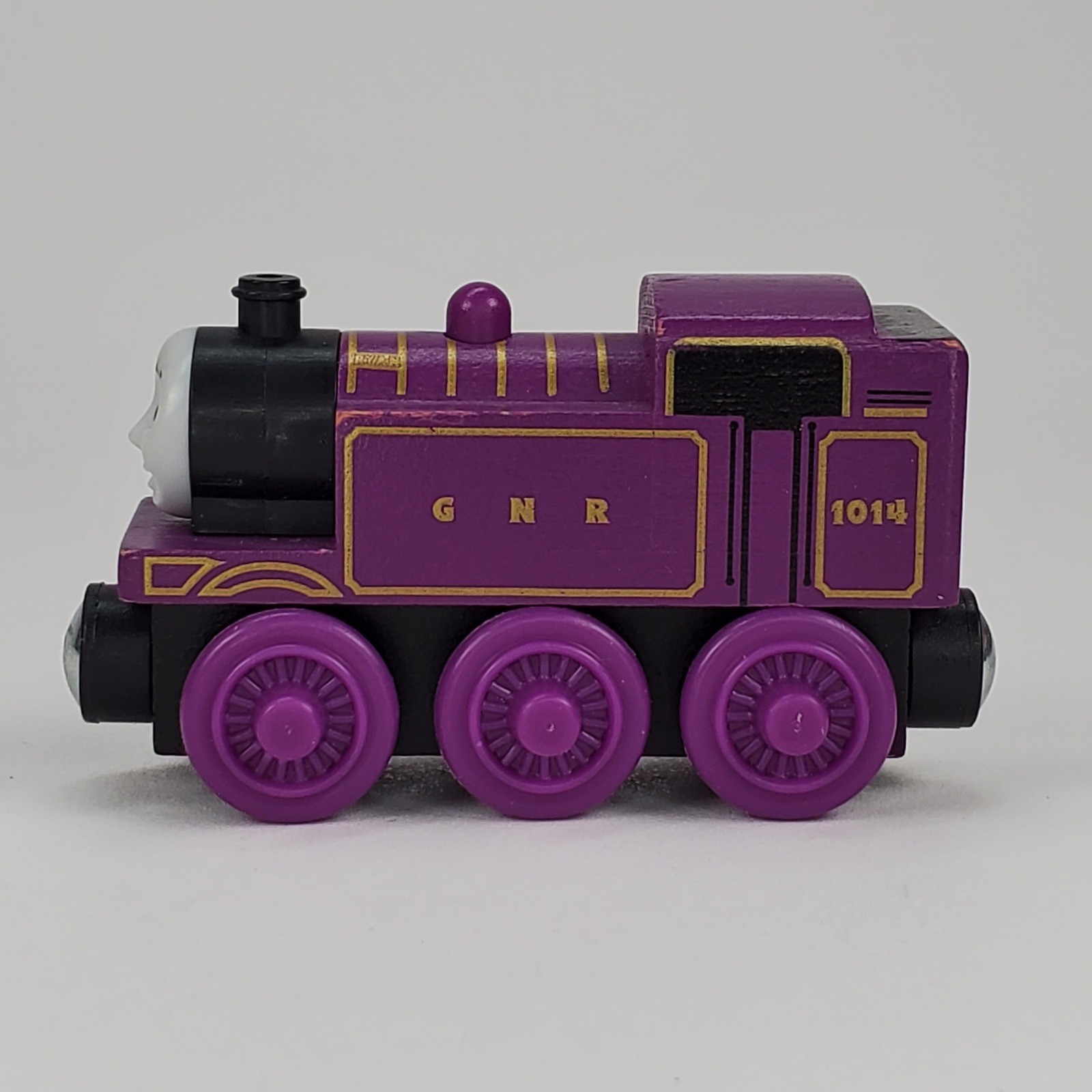Thomas & Friends Wooden Railway Ryan Purple GNR 1014 Magnetic Engine CDJ04
