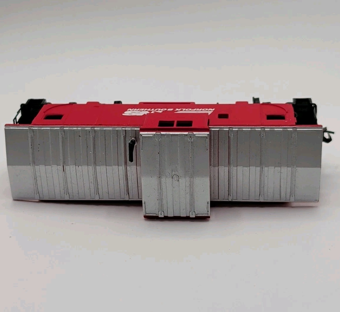 Bachmann 4270 HO Gauge Model Railroad Norfolk Southern Locomotive Caboose 2 Cars
