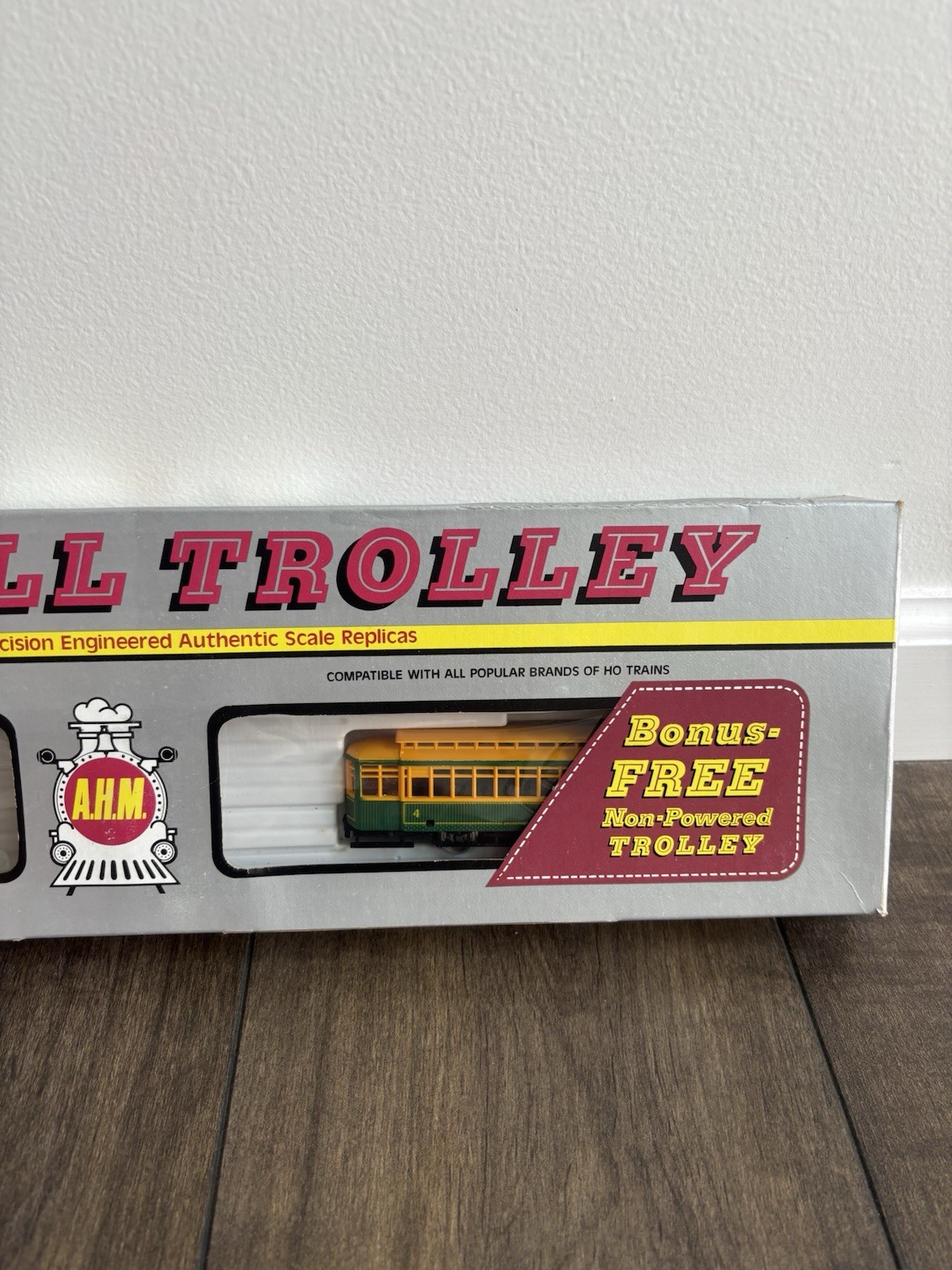 AHM, HO Scale 16951 PTC Power & Dummy Non-powered Trolley’s Set New In Box