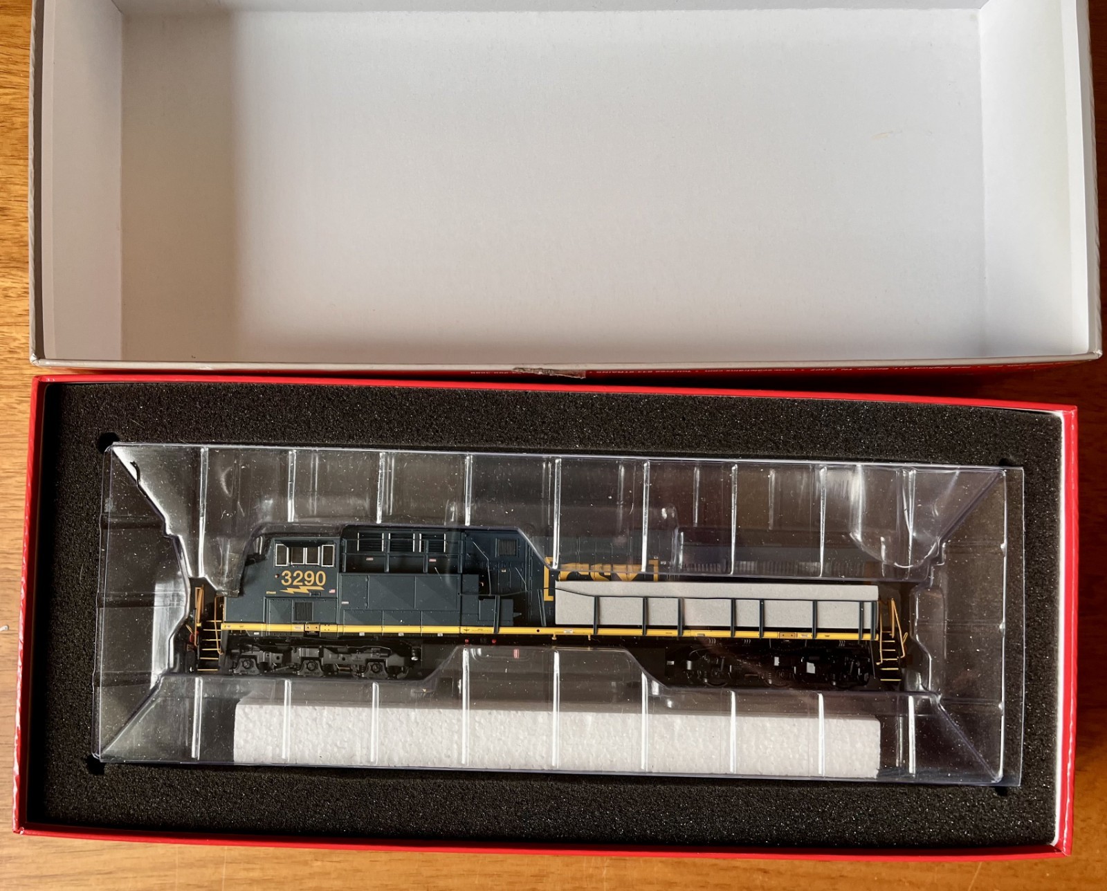 ScaleTrains Rivet Counter HO Scale GE Tier 4 GEVO CSX ET44AH #3290 – Model Train