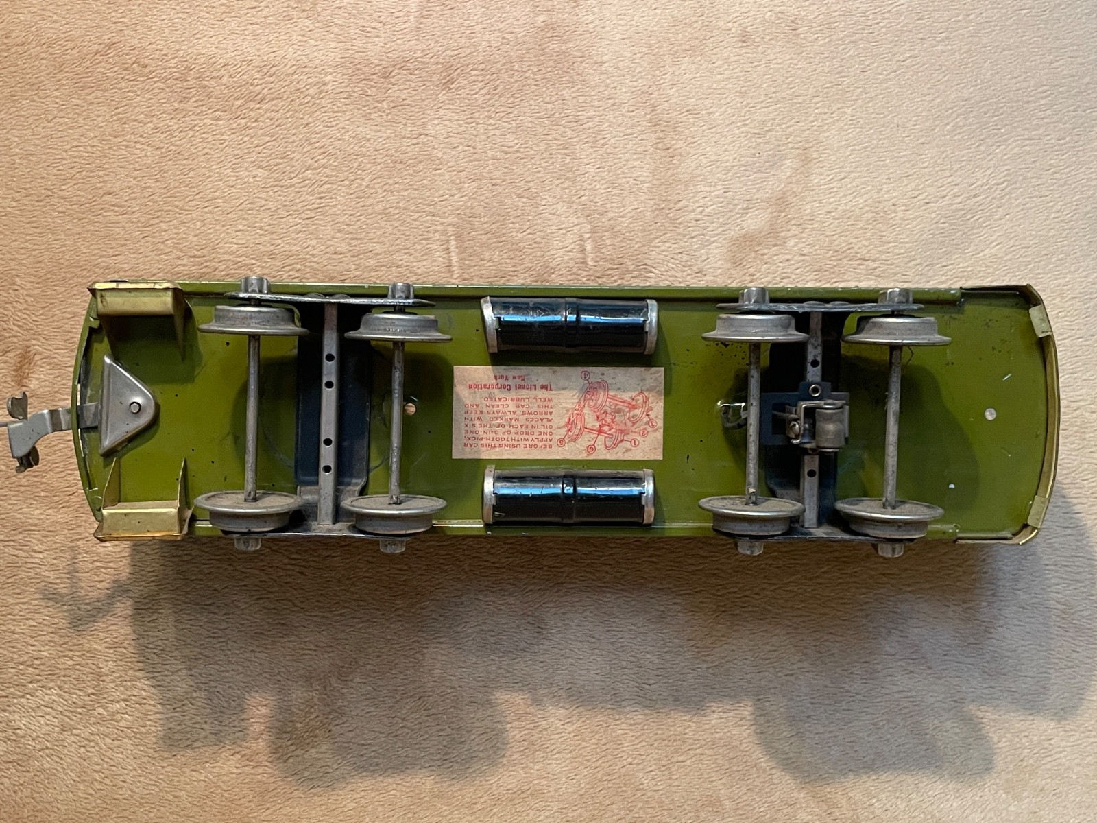 Lionel prewar Standard Gauge electric loco #8, cars 337 and 338. Needs help.