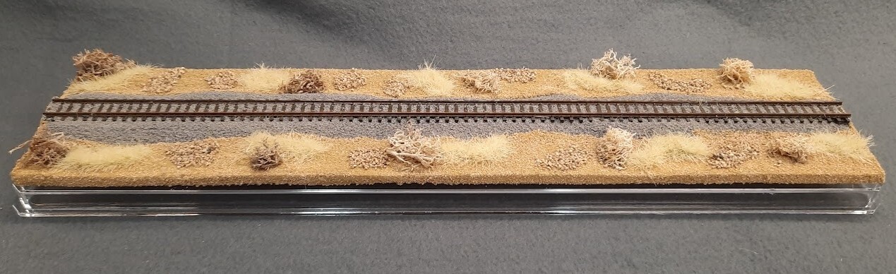 N SCALE 16″ SINGLE-TRACK DISPLAY CASE -“DESERT SCENE” FOR ANY N SCALE TRAINS