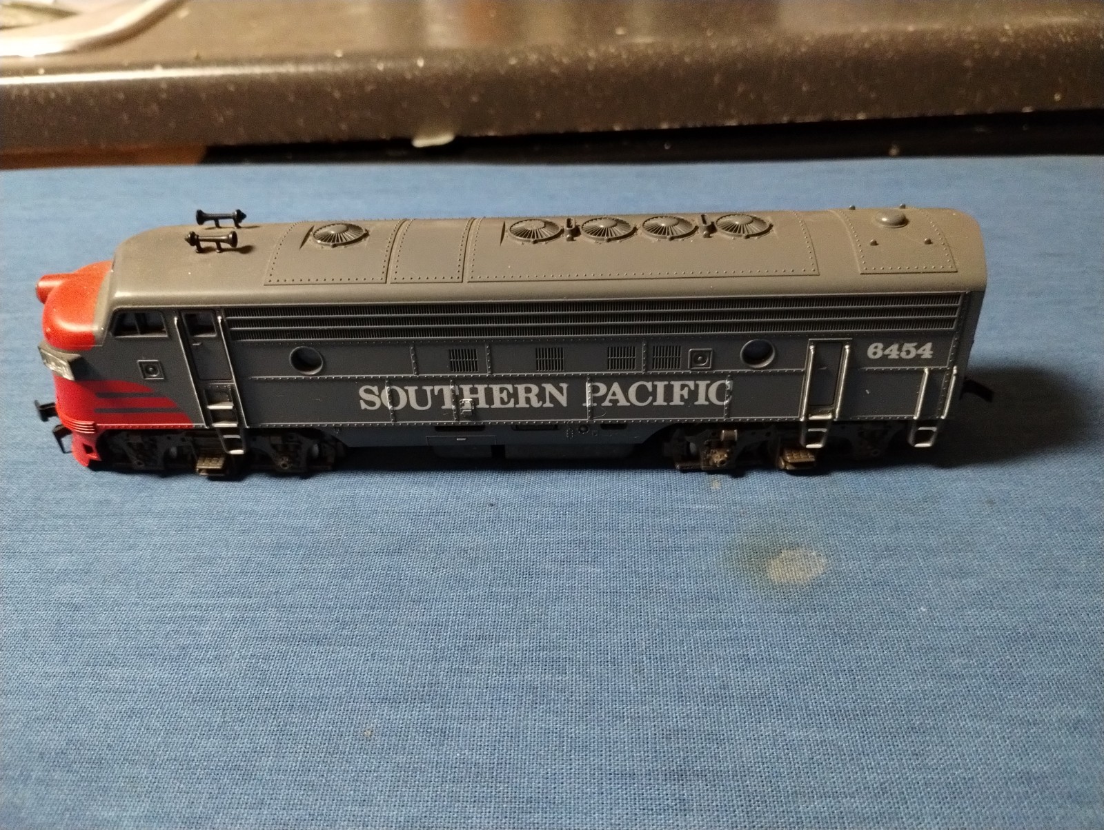 Atlas EMD FP7A Southern Pacific #6454 HO Analog Diesel Locomotive
