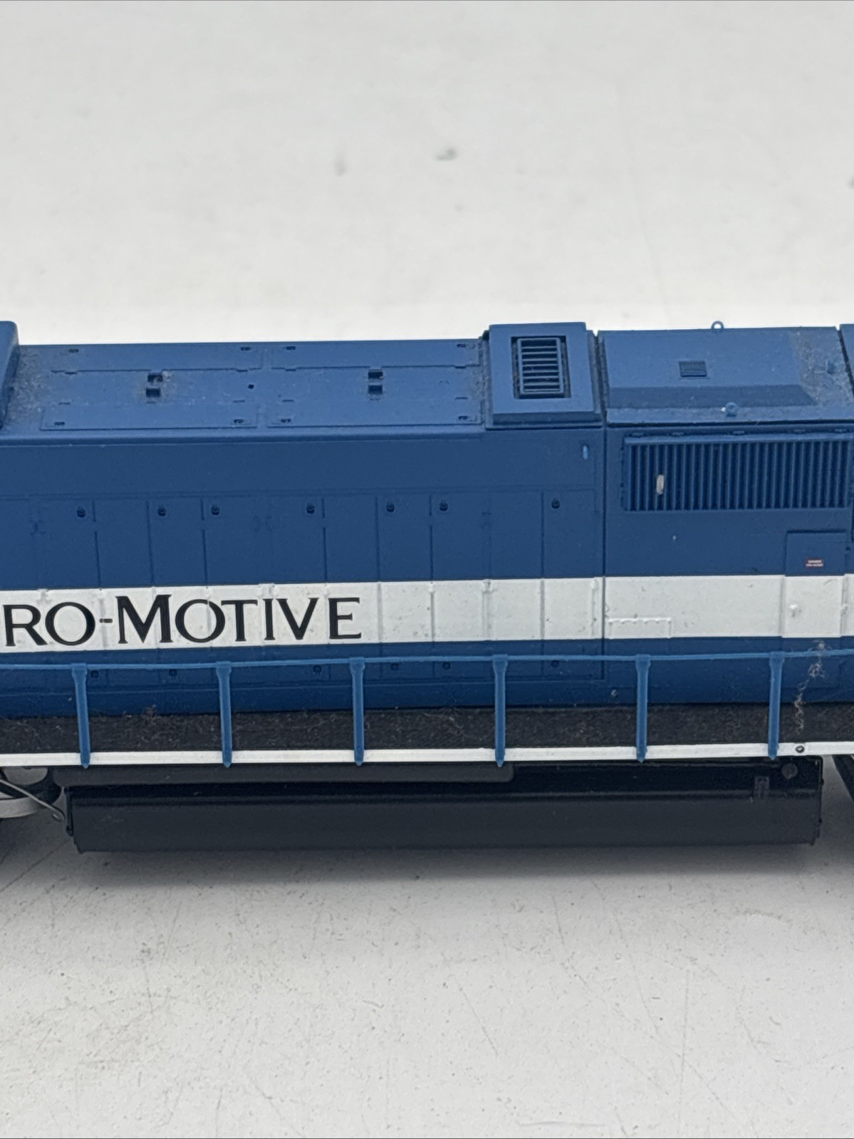 Lifelike Model HO Scale SD60 Diesel Engine Electro-Motive #9003