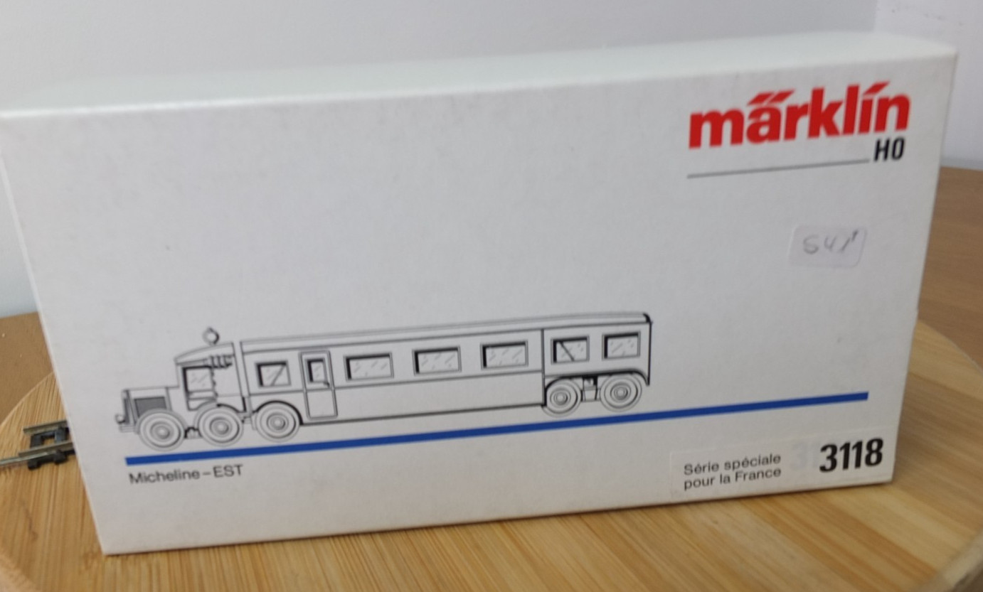Marklin 3118 HO gauge Micheline Type 11 railcar in black livery