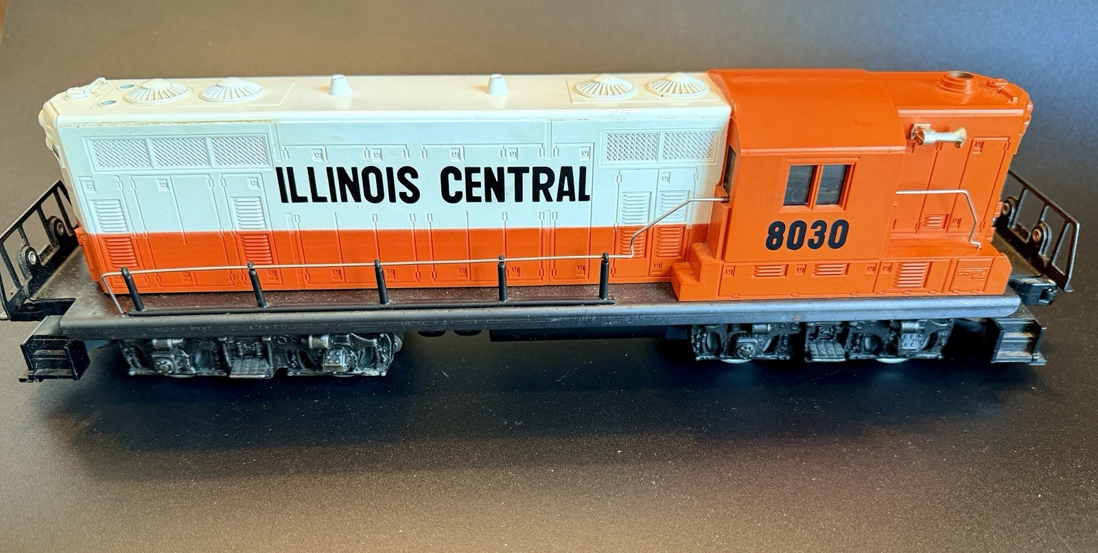 Lionel 6-8030 Illinois Central GP-9 Diesel Locomotive #8030 Runs O Gauge